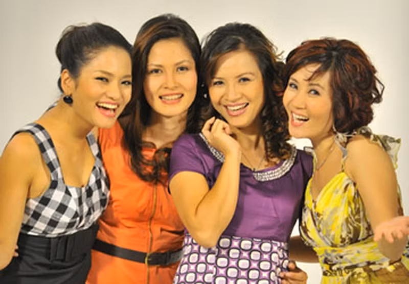 Trước khi trở lại với phim "Hương vị tình thân", nữ nghệ sĩ sinh năm 1976 từng tham gia nhiều bộ phim truyền hình và vở diễn nổi tiếng như: "Bí mật Eva", "Khi đàn chim trở về", "Lập nghiệp", "Đứa con tội phạm", "Vòng đời"... Với vai trò là một đạo diễn, Thu Hạnh còn gây ấn tượng với vở diễn đầu tay của chị là “Kẻ trộm”, lấy đề tài về Công an.