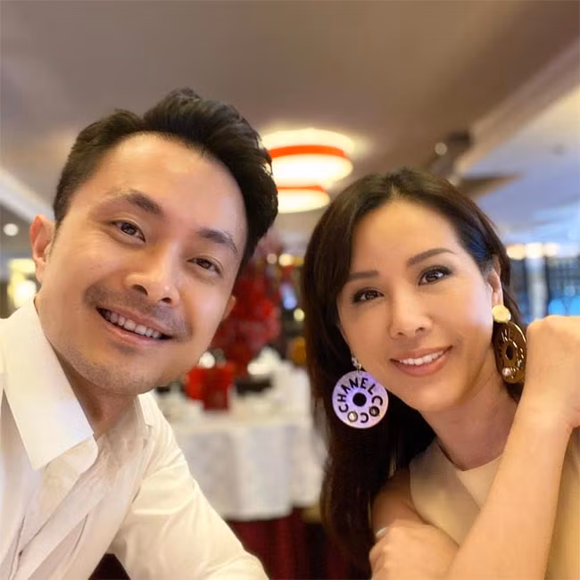 Trước đó, Thu Hoài từng trải qua 3 cuộc tình đổ vỡ và có hai con trai, 1 con gái. Thu Hoài và Trí Tống có nhiều sở thích chung là du lịch nên trong suốt quãng thời gian yêu nhau, họ cùng nhau đi du lịch nhiều nơi trên thế giới.