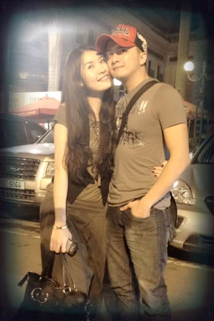 Cũng vào năm 2012, Cao Thái Sơn lại dấy lên nghi vấn hẹn hò nữ ca sĩ Quế Vân khi cả hai liên tục “thả thính” nhau trên trang cá nhân và công khai xuất hiện tình tứ trong nhiều sự kiện. (Ảnh: GDVN)