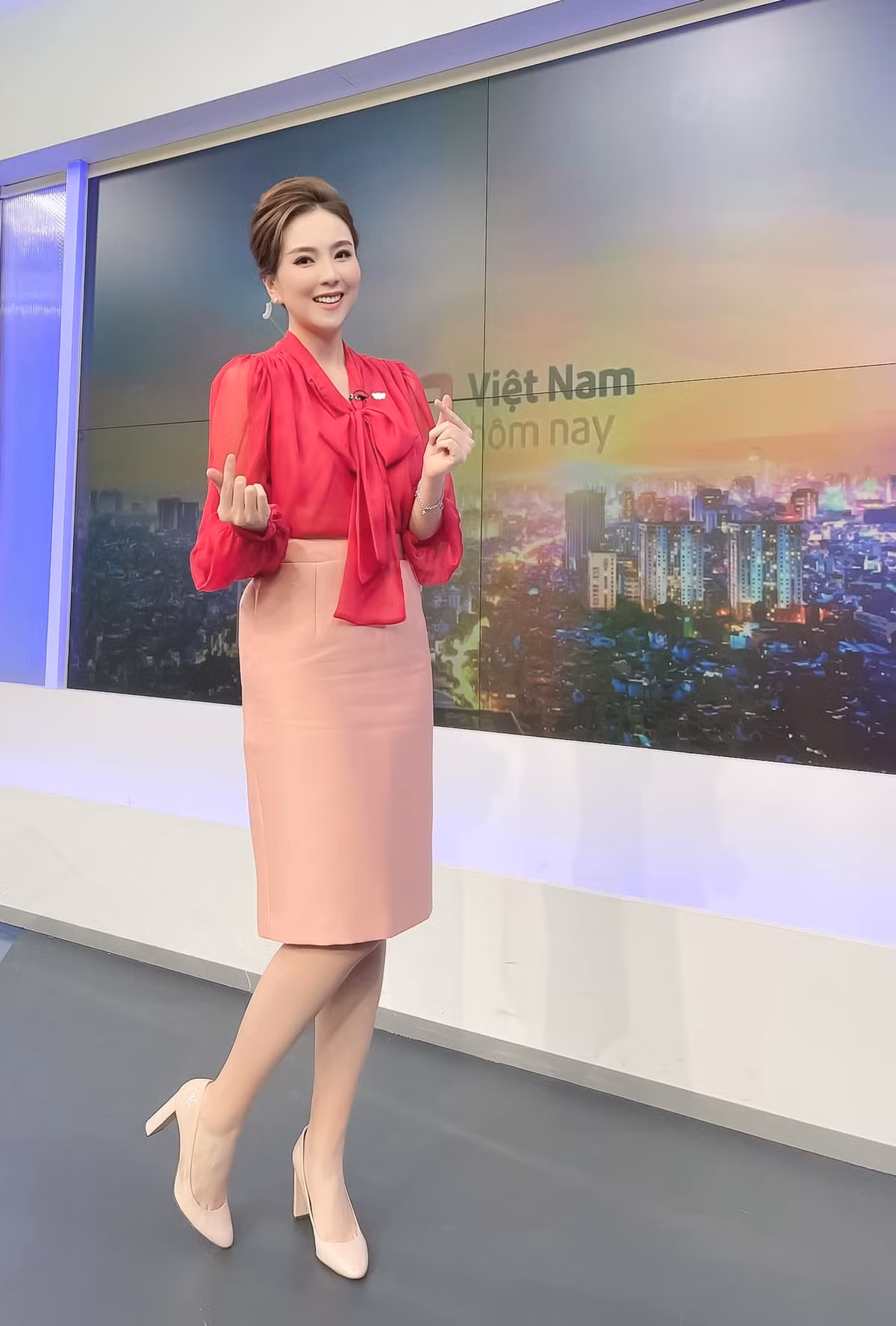  MC Mai Ngọc từng vinh dự được nhận giải "MC xinh đẹp nhất VTV" nhờ gương mặt đẹp không góc chết cùng vóc dáng chuẩn.