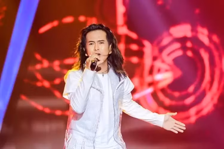 Nam diễn viên tìm cách lấn sân sang ca hát và trong 7 năm thử sức làm ca sĩ, anh đã là thành viên trong 2 nhóm nhạc Nhật Thực và MBK. (Ảnh: 2sao.vn)