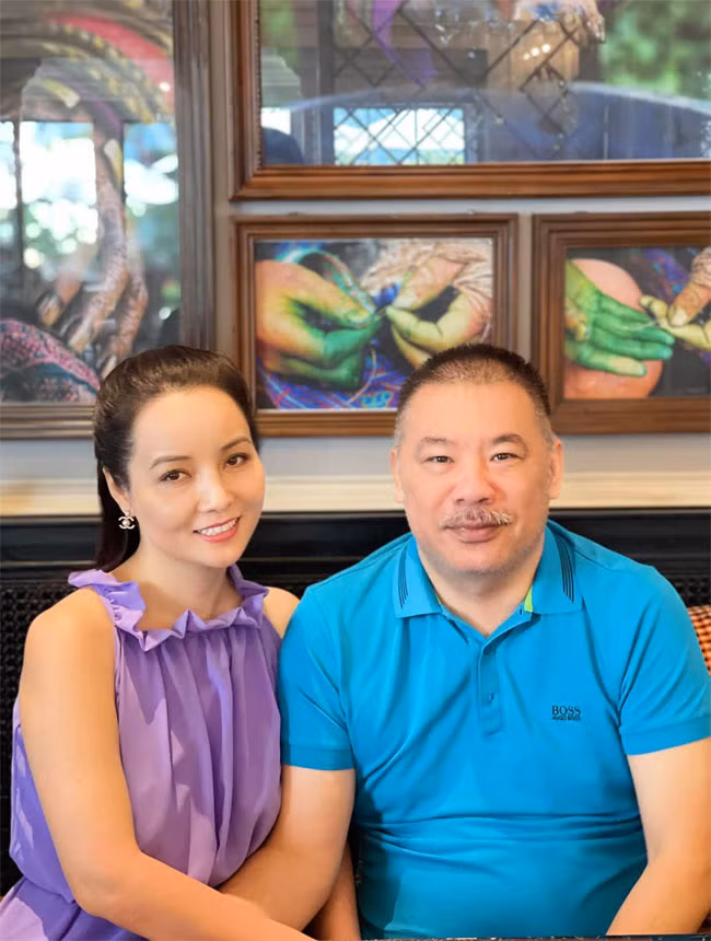 Mặc dù không hoạt động trong lĩnh vực nghệ thuật nhưng chồng Mai Thu Huyền lại rất hiểu công việc của vợ và luôn tạo điều kiện để vợ phát triển nghề nghiệp.