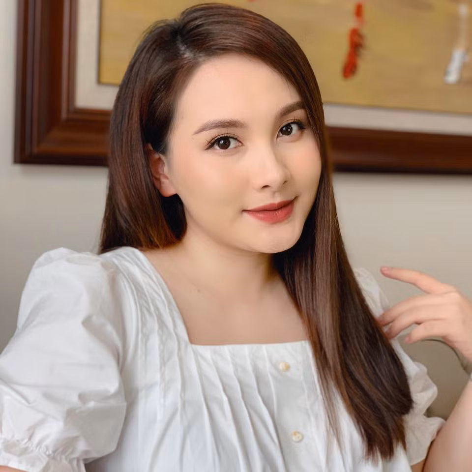 Sự nghiệp lẫn hôn nhân viên mãn là bí quyết giúp Bảo Thanh ngày càng xinh đẹp mặn mà.