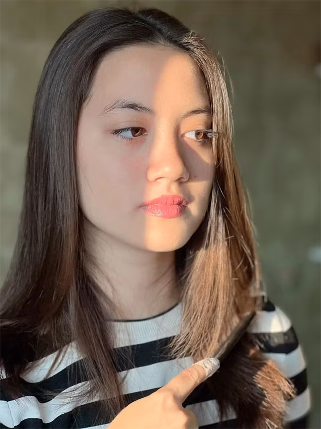Con gái lai xinh như hoa hậu của Kim Ngân “Người đàn bà yếu đuối“ Con gai lai xinh nhu hoa hau cua Kim Ngan “Nguoi dan ba yeu duoi“