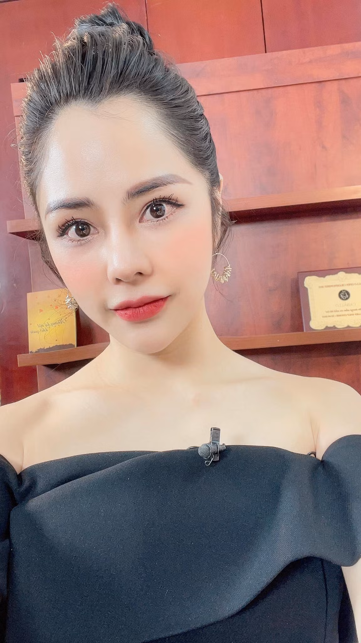 Bạn gái hơn Huỳnh Anh 6 tuổi từng trải qua hôn nhân đổ vỡ và có một cô con gái.