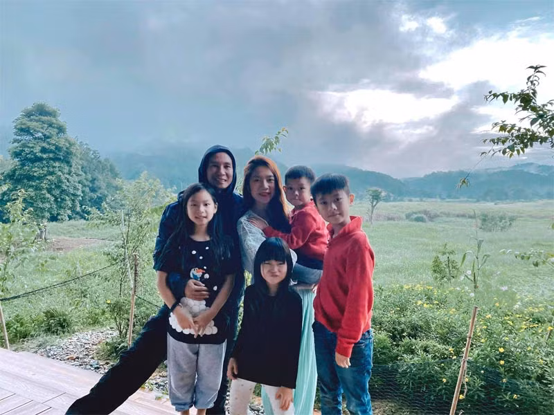 Về trang trại, Lý Hải – Minh Hà có thời gian được sống chậm lại, hòa mình với thiên nhiên.