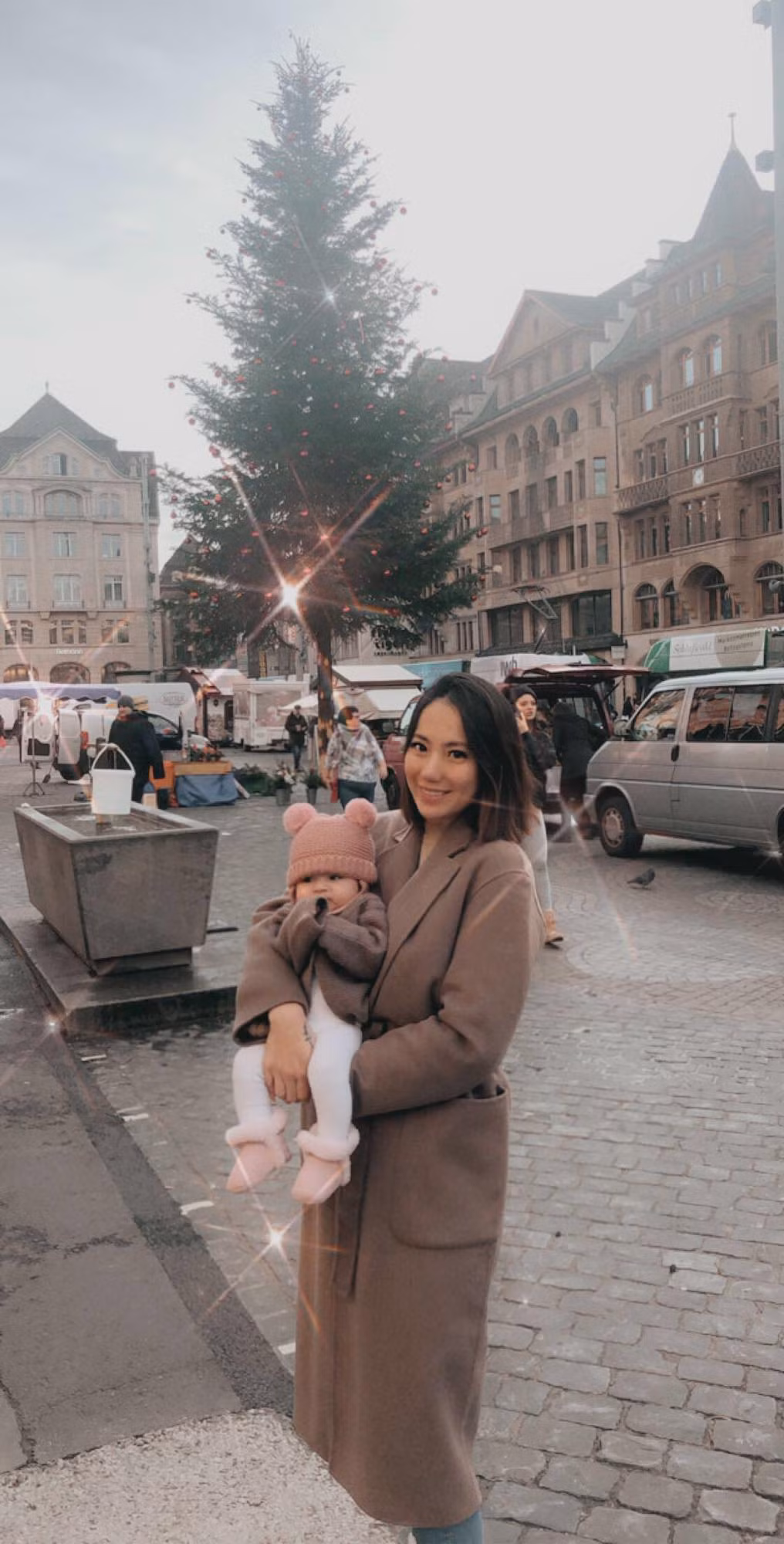 Cuộc sống yên bình của Chung Thục Quyên ở trời Tây. Cô không có ý định quay trở lại showbiz mà chuyên tâm làm kinh doanh.