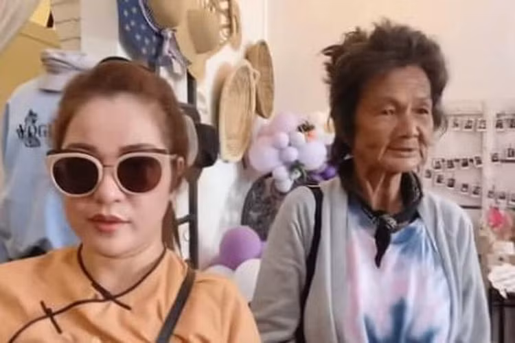 Tuy nhiên, khi có người nghi ngờ mục đích Thúy Nga giúp đỡ ca sĩ Kim Ngân, thậm chí cô còn bị 4 người kiện, nữ danh hài đã tuyên bố sẽ dừng hoạt động giúp đỡ này.