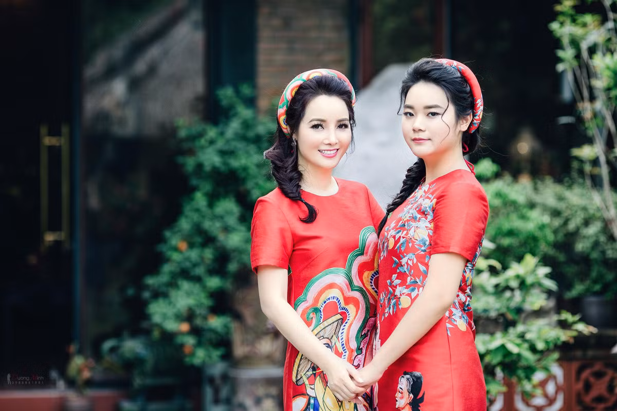 Không chỉ thông minh và đa tài, Huyền Anh còn được thừa hưởng nhiều nét đẹp của cả bố và mẹ.