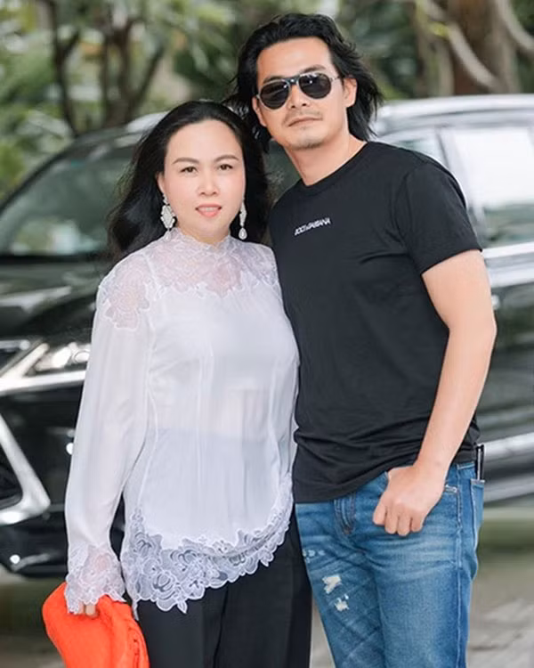 Bất ngờ, tháng 4/2021, Phượng Chanel tuyên bố đã chia tay và rằng: "Chúng tôi đã đường ai nấy đi, đúng là chuyện này do tôi xác nhận. Chúng tôi đã đăng ký kết hôn đâu mà gọi là "ly hôn"? Tôi chỉ có thể chia sẻ như vậy". (Ảnh: Vietnamnet)