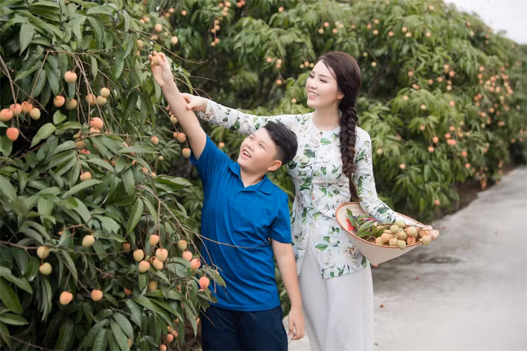 Là người khá kín tiếng, Á hậu Thụy Vân rất ít chia sẻ về cuộc sống gia đình mình, đặc biệt là chồng cô. Tuy nhiên, thỉnh thoảng cô vẫn chia sẻ hình ảnh cậu con trai đáng yêu trên trang cá nhân. (Ảnh: FBNV)