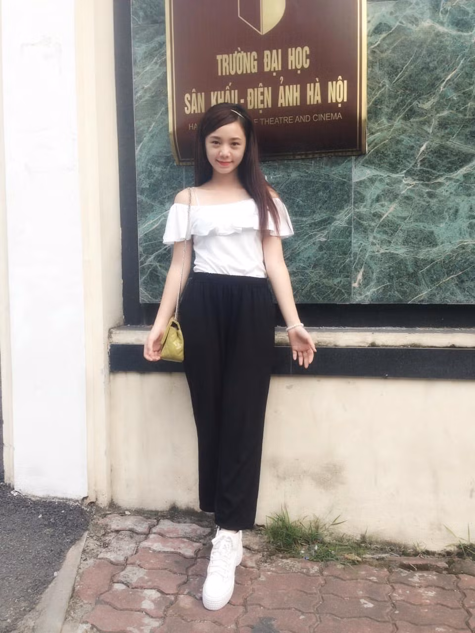 Nữ diễn viên vẫn giữ được nét xinh xắn, ngây thơ, hồn nhiên hồi là sinh viên năm nhất Trường Đại học Sân khấu điện ảnh Hà Nội.