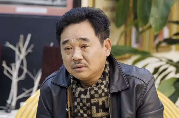 Quốc Khánh có một thói quen nữa là gần như không nghe điện thoại của người lạ và ngày nào được nghỉ làm là anh ngủ vùi tới 12h trưa mới dậy.