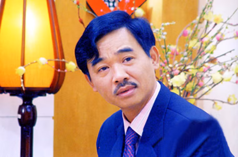 Không chịu lấy vợ, nhưng Quốc Khánh bật mí anh vẫn có người yêu. "Tất nhiên, đời tôi phải có đàn bà chứ, nếu không thành hâm à? Tình yêu là một phép màu. Nó làm cho con người ta trẻ lại, luôn vui cười và thấy cuộc sống tươi đẹp. Vợ có thể thiếu nhưng tình yêu thì… không thể…”.