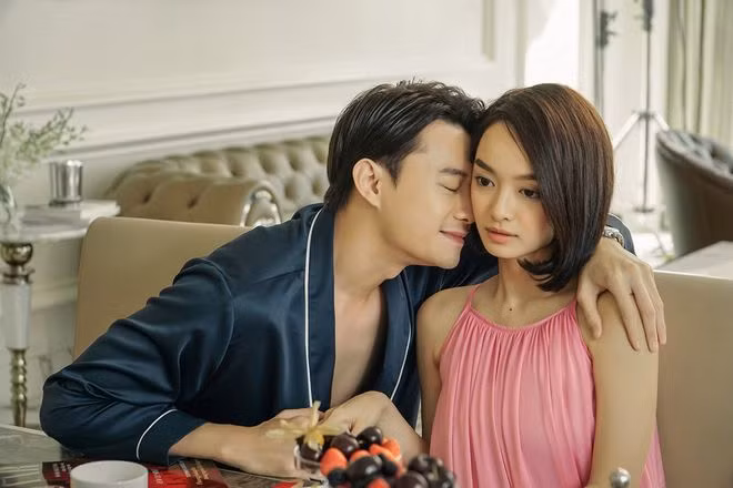 Vẻ gợi cảm của mỹ nhân đóng cảnh nóng “Gái già lắm chiêu V“ Ve goi cam cua my nhan dong canh nong “Gai gia lam chieu V“