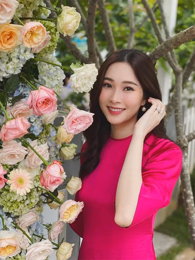 Kể từ khi kết hôn, Đặng Thu Thảo ít khi tham gia các sự kiện showbiz và toàn tâm toàn ý chăm sóc gia đình, chồng, con.