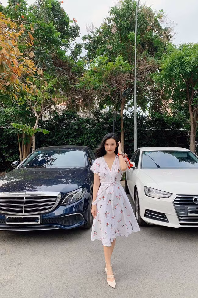 Kinh doanh nhiều lĩnh vực nên việc Midu sở hữu tới 4-5 căn nhà, hai xe hơi tiền tỷ và nhiều món đồ hàng hiệu không khiến mọi người ngạc nhiên.