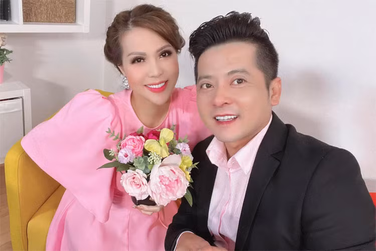 Nam diễn viên sinh năm 1984 và người tình tin đồn còn thường xuyên đáp lại những câu "thả thính" của nhau trên trang cá nhân khiến nhiều người càng nghi ngờ mối quan hệ giữa hai người.