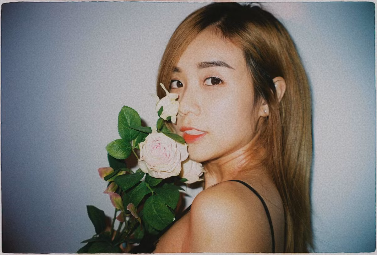 Theo đó, Cindy Lư đăng hẳn album mang tên "Chụp bởi Đạt" và tag tên anh vào.