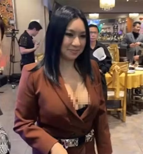 Nữ diễn viên mới đây thừa nhận: "Tôi mập quá, nên tôi không dám nhận lời mời của những buổi tiệc và cả những lời mời của truyền thông...".