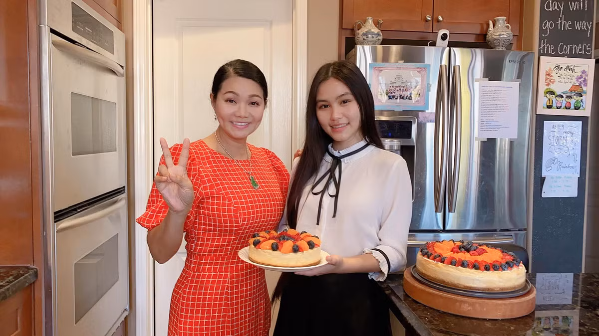 Nhan sắc con gái vừa xinh vừa giỏi, giống NSƯT Ngọc Huyền như đúc Nhan sac con gai vua xinh vua gioi, giong NSUT Ngoc Huyen nhu duc