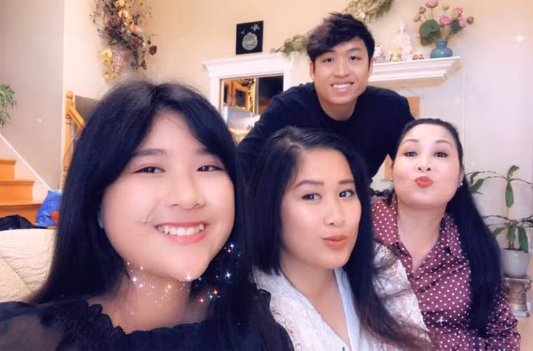 “Nostalgia” (tạm dịch: Hoài niệm) là phim ngắn đầu tay của Khôi Nguyên. Anh thực hiện phim này năm 2019 khi đang là sinh viên năm nhất Cao đẳng Nghệ thuật Điện ảnh và Truyền thông trực thuộc ĐH Chapman, Mỹ.