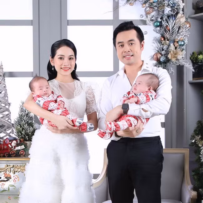 Ngày 21/10/2020, vợ chồng nhạc sĩ Dương Khắc Linh - Sara Lưu chào đón hai bé trai sinh đôi với cân nặng lần lượt là 2,7 và 2,5kg.