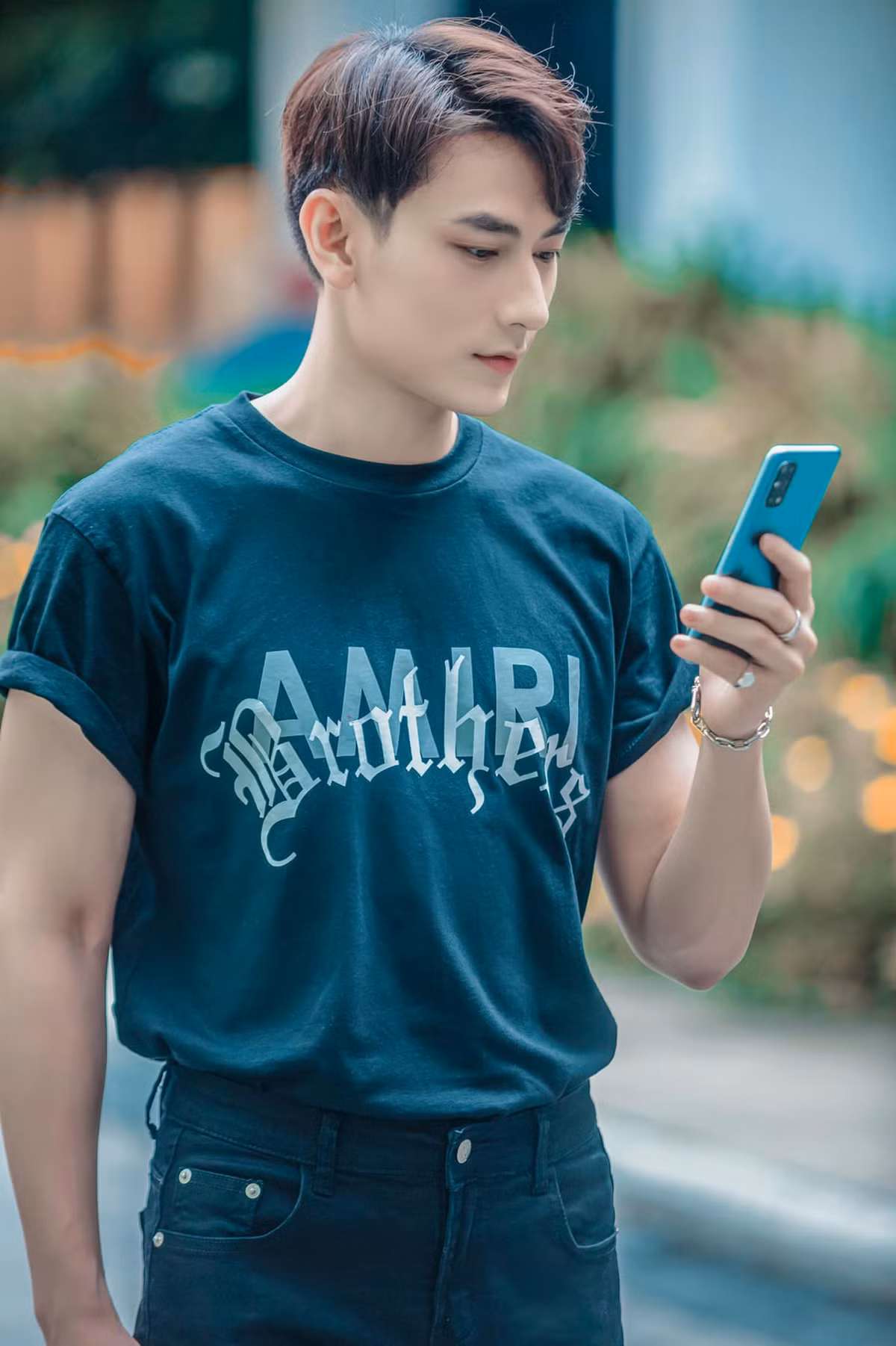 Vẻ điển trai cùng body săn chắc "thăng hạng" theo thời gian đánh dấu nỗ lực ngày càng hoàn thiện bản thân của cựu thành viên nhóm 365.