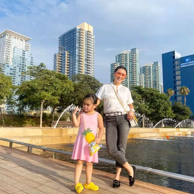 Vì bị mất dáng nên những năm qua, Y Phụng hạn chế xuất hiện trước ống kính truyền thông.