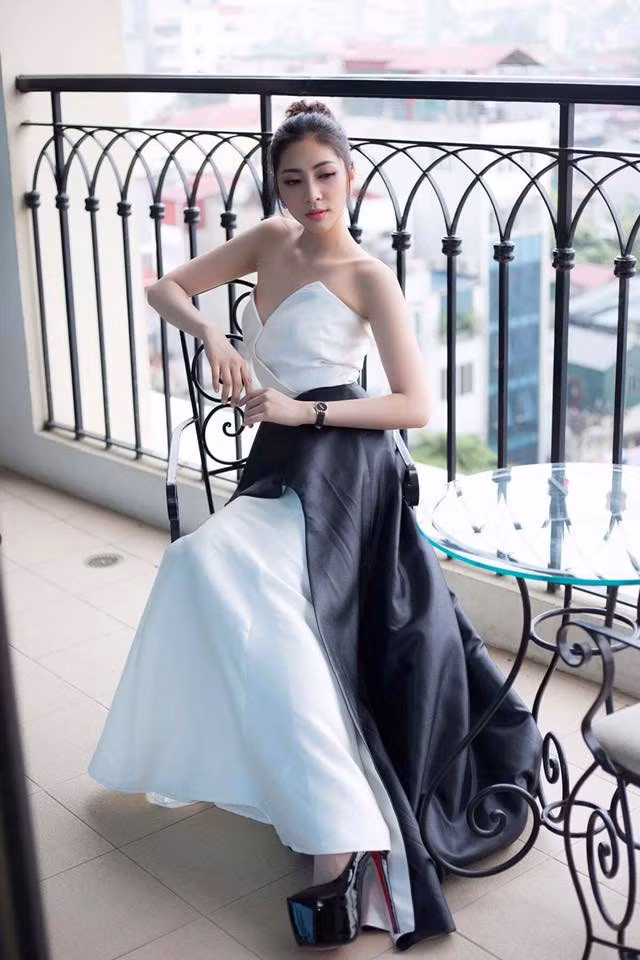 Thu Thảo còn thử sức làm diễn viên. Cô từng đóng: "Vệ sĩ tiểu thư và chàng khờ", "Người thương kẻ nhớ", "Hot girl làm vợ".