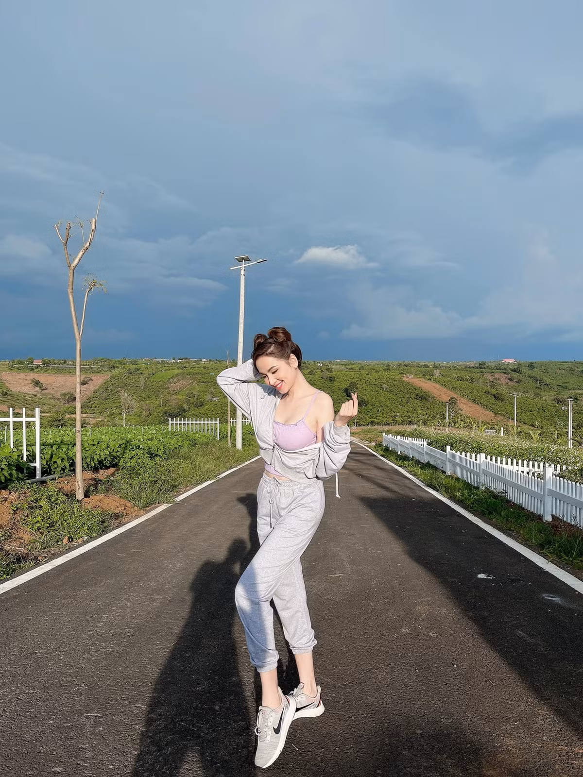 Hiện tại, Hoa hậu Diễm Hương chuyển sang lĩnh vực MC và duy trì công việc kinh doanh online. Người đẹp cũng nhận lời mời làm giám khảo cho các cuộc thi nhan sắc.