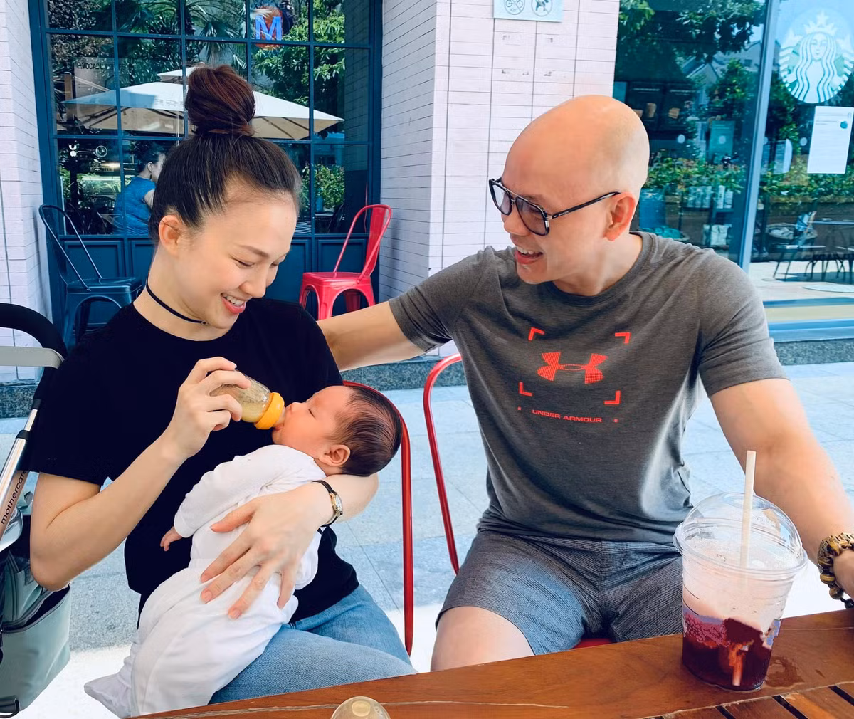 Với bà xã, Phan Đinh Tùng được nhận xét là người chồng tâm lý.