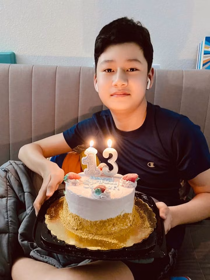 Cách đây 2 tháng, trông Bảo Nam còn khá bụ bẫm và chưa ra dáng lắm mà chỉ hai tháng sau, cậu bé khiến nhiều người bất ngờ vì thay đổi ngoại hình rất nhanh.