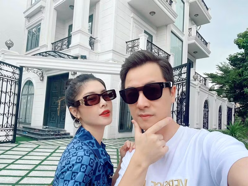 Hiện vợ chồng Đăng Khôi - Thuỷ Anh đang sống tại một căn biệt thự sang trọng rộng 150m2 ở quận 7 TPHCM.