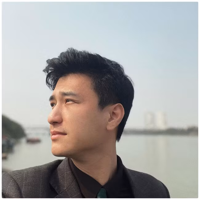 Cũng từ vụ cầu hôn này mà nam diễn viên nổi tiếng bảnh trai của màn ảnh Việt bị dính scandal liên quan tới chiếc nhẫn kim cương cầu hôn bạn gái.