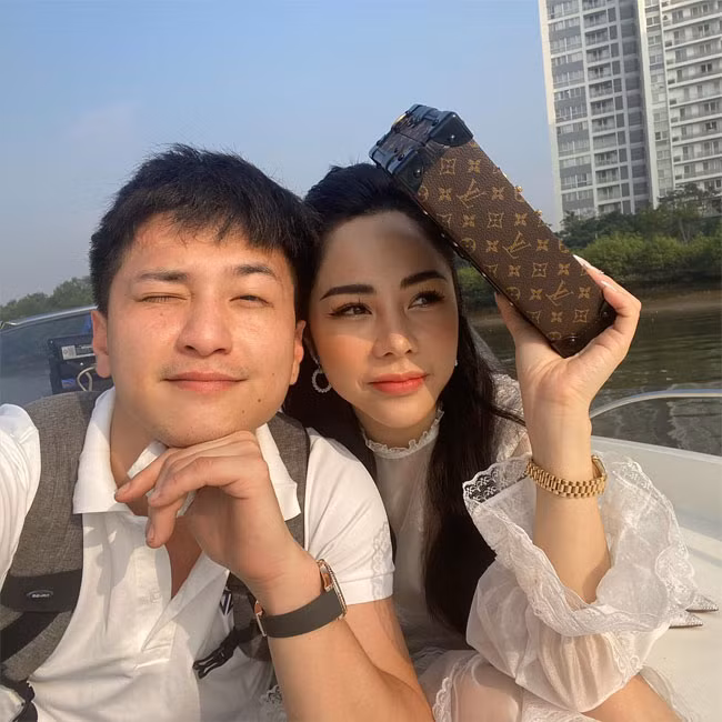Tháng 1/2021, nam diễn viên “Chạy trốn thanh xuân” đã cầu hôn Bạch Lan Phương, MC của chương trình VTV Kết nối.