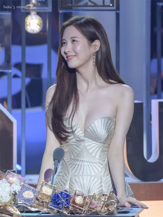  Seohyun là thành viên nhỏ tuổi nhất nhóm nhạc nữ Girls' Generation. Ngoài ca hát cô còn tham gia diễn xuất trong một số bộ phim truyền hình và điện ảnh.