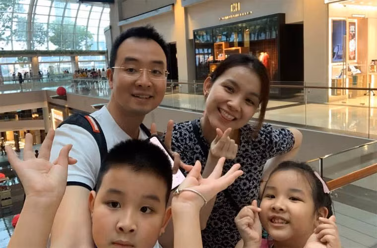 Thùy Lâm là một trong những hoa hậu có cuộc sống riêng hạnh phúc. "Nhiều người vẫn bảo thấy cuộc sống của tôi nhàm chán quá, cuộc sống chỉ quanh ra quẩn vào với chồng con rồi tối thì đi ngủ rất sớm… nhưng tôi lại vô cùng mãn nguyện với cuộc sống hiện tại này. Mọi thứ đều bình yên, hạnh phúc bên chồng và hai con", Thùy Lâm chia sẻ.