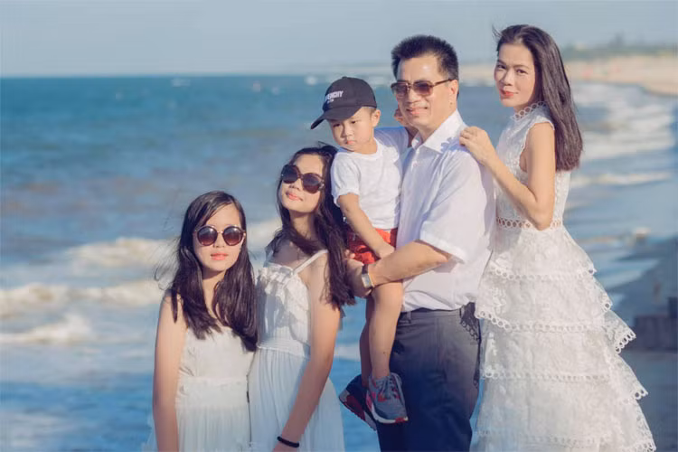 Hon nhan vien man cua My Le ben chong dai gia va ba con-Hinh-2