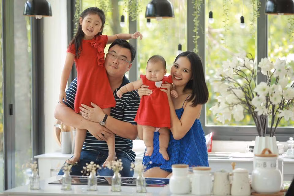 Tháng 3/2013, Hương Giang hạ sinh cô con gái đầu lòng. Bé có tên thân mật là Panda. 3 năm sau, cô sinh con gái thứ hai là Polar.