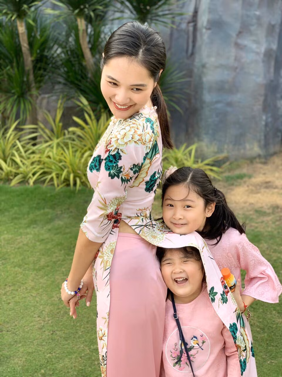 Dù ít tham gia các hoạt động giải trí nhưng Hoa hậu đẹp nhất châu Á 2009 - Hương Giang vẫn là một trong những nhan sắc Việt nhận được nhiều sự quan tâm của người hâm mộ.