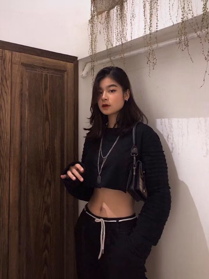 Con gái 16 tuổi của Võ Hoài Nam rất biết cách ăn diện và trang điểm.