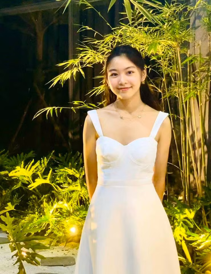 "Một đứa thì thích thiết kế thời trang, một đứa thích kiến trúc. Nhưng ở tuổi này các con chưa có định hướng chính xác đâu, có thể sau tuổi 18 sẽ ổn định hơn”, Quyền Linh chia sẻ