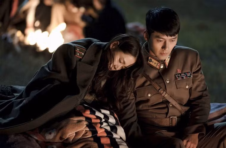 Hyun Bin cũng có cuộc sống vương giả không kém. Theo Munhwa Ilbo, thù lao cho mỗi tập phim truyền hình của Hyun Bin là hơn 100 triệu won (khoảng 2 tỷ đồng). Nếu phim được chiếu ở nước ngoài, Hyun Bin sẽ được thêm phần trăm, tính ra, mỗi tập phim anh được trả thù lao 150 triệu won (3 tỷ đồng).