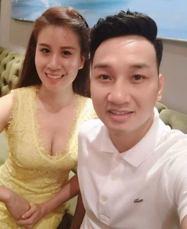 Ngọc Hương cho biết Thành Trung luôn tôn trọng cô còn Thành Trung thì khen vợ là người biết hy sinh, là một nửa giúp anh kìm chế tính nóng nảy.