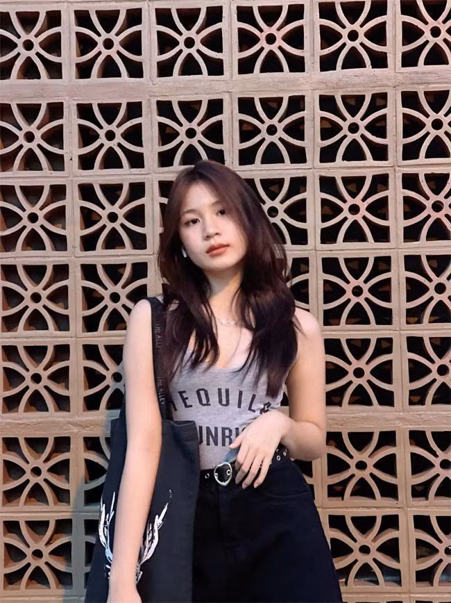Với chiều cao 1m64 cùng khuôn mặt xinh xắn, nhiều người dự đoán cô bé sẽ là gương mặt gây chú ý trong làng showbiz nếu theo nghiệp của bố mẹ.