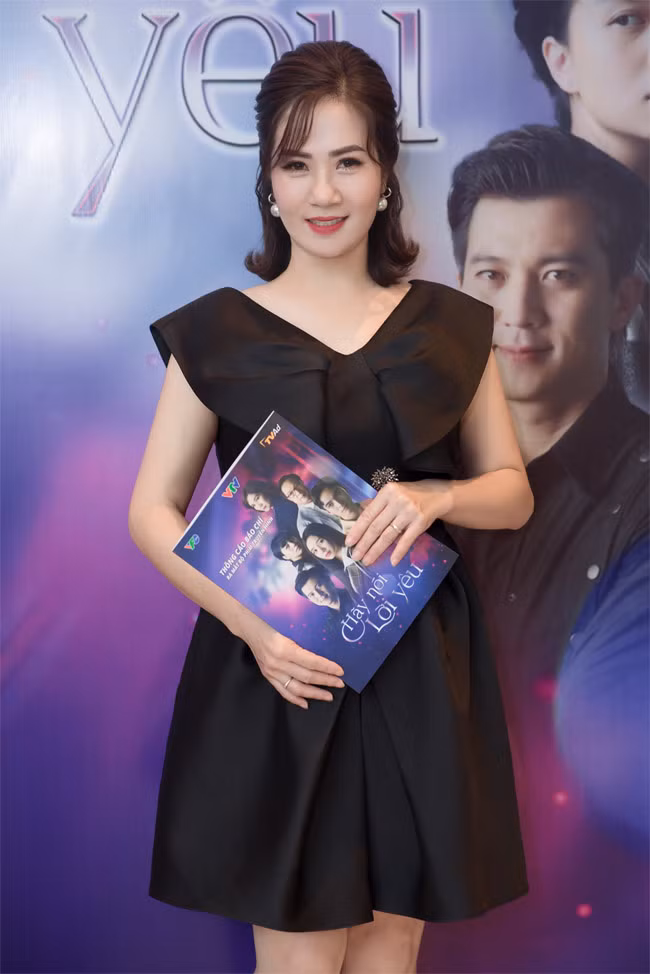 Dien vien Nguyet Hang xinh dep man ma o tuoi U50