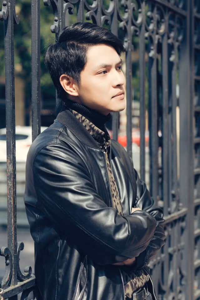 Ngoài đời, nam diễn viên khá kín tiếng về đời tư.