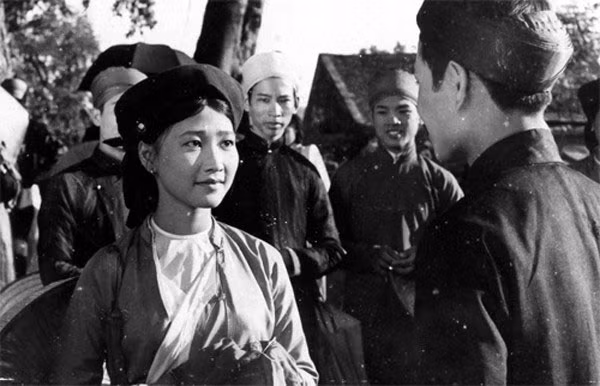 NSND Như Quỳnh thời trẻ trong vai cô Nết phim "Đến hẹn lại lên". Hơn 45 năm làm nghề, nữ nghệ sĩ gặt hái được nhiều thành công. Ở vai diễn nào, bà cũng đặt cho mình sự thoải mái và diễn sao cho hài lòng nhất với nhân vật.