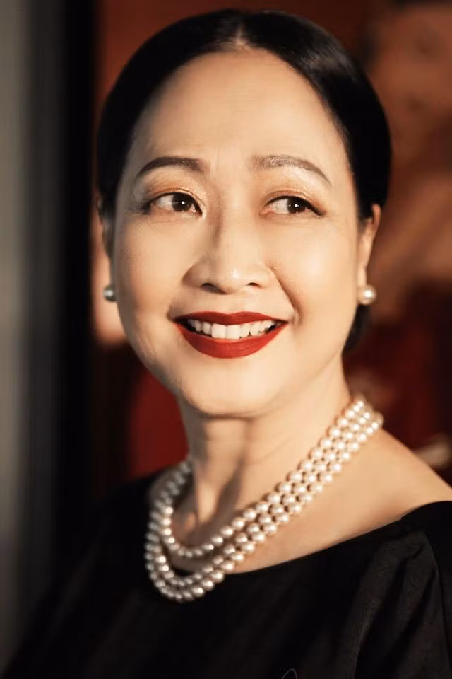 Mọi thứ đều viên mãn nên dù đã bước sang tuổi 68 nhưng NSND Như Quỳnh vẫn giữ được làn da mịn màng, dáng người gọn gàng nhanh nhẹn, gương mặt còn nguyên những nét đẹp thanh xuân.